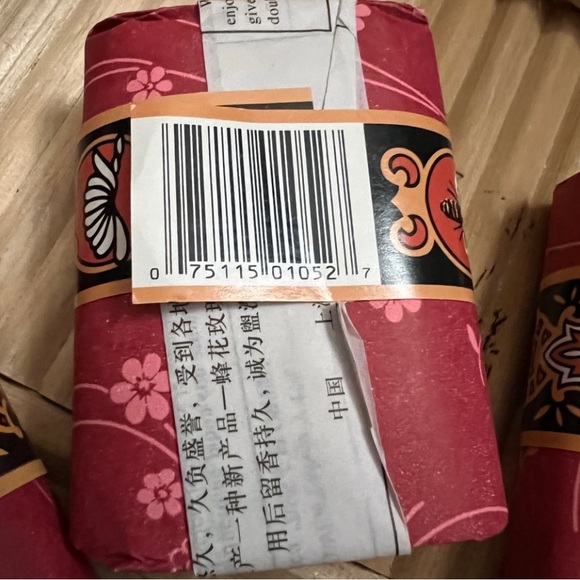 Bee & Flower Soap and Sachet Bundle Rose Sandalwood Floral 4 Bars Sealed Pkgs - Picture 7 of 12